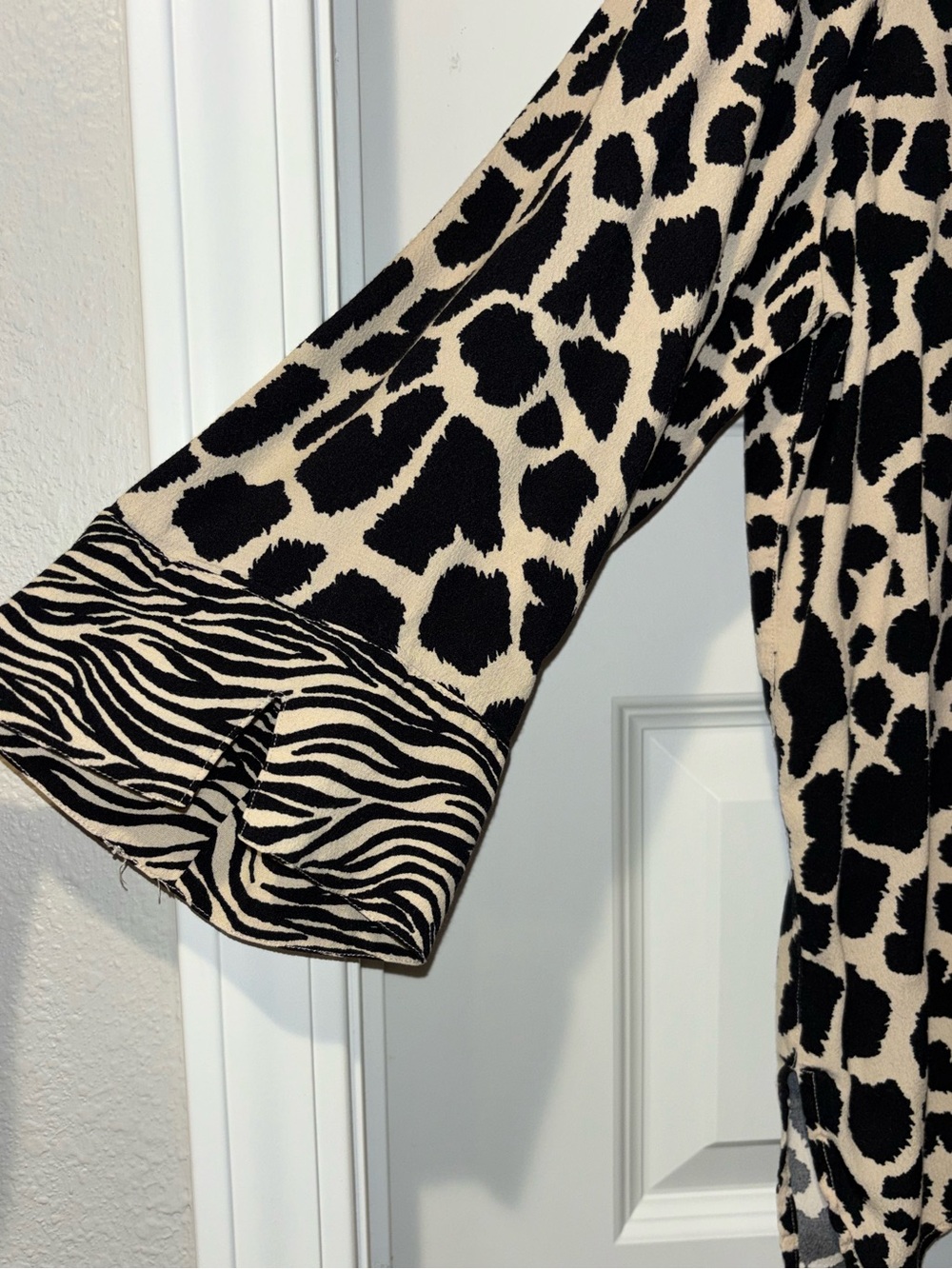 Alfred Dunner Leopard Zebra Print Button-Up Shirt – XL - Picture 4 of 6